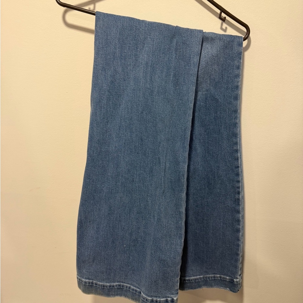 High-Rise Wide-Leg Jeans in Medium Blue - Picture 4 of 4